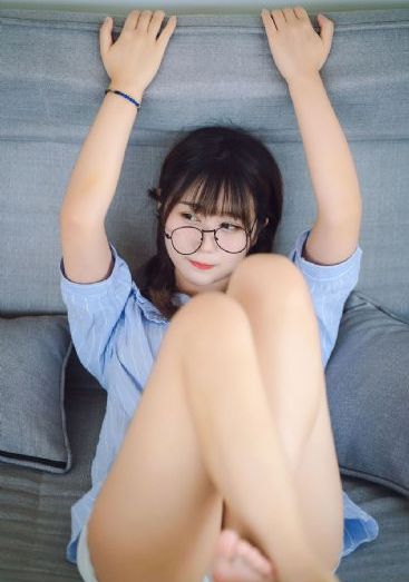《漂亮的女邻居》在线