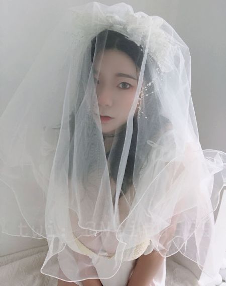 火热的邻居在线观看
